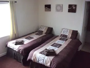 Three Tuns Hotel - Image 2