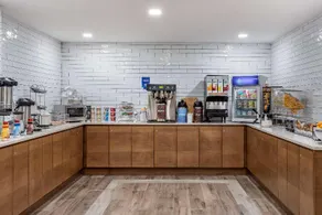 Comfort Inn Jfk Airport - Image 2