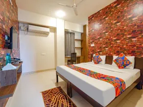 Kings Suites by Oyo - Image 3
