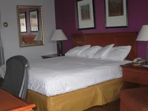Santa Fe Inn and Suites Pueblo - Image 2