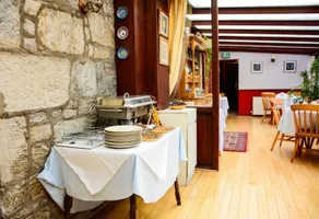 Clarke Cottage Guest House - Image 3