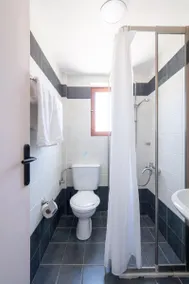 Iris Apartments And Rooms - Image 2