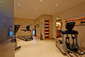 Sunday Hotel Hannover - Image 4
