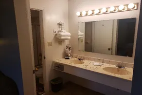 OYO Hotel Whitely City Hwy 27 KY - Image 4