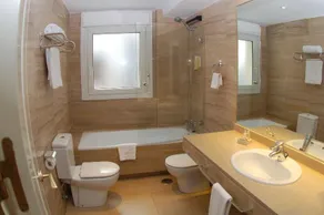 Luxury Suites Madrid - Image 2
