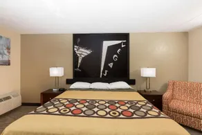 Super 8 by Wyndham Wichita North - Image 3