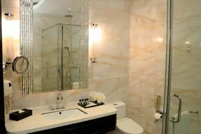 Pacific Regency Hotel Suites - Image 5