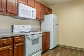 Baymont by Wyndham Auburn Hills South - Image 5