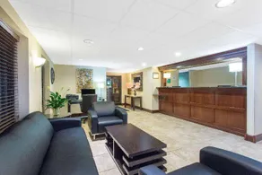 Super 8 by Wyndham Beloit WI - Image 5