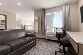 Days Inn by Wyndham Calgary North Balzac - Image 5