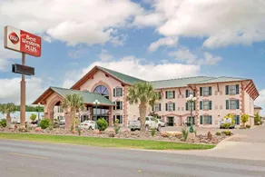 Best Western Plus Swiss Chalet Hotel & Suites - Image 4