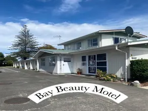 Bay Beauty Motel - Image 2
