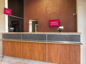 Red Roof Inn & Suites Cleveland - Elyria - Image 5