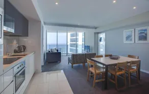 Hilton Surfers Paradise Hotel & Residences - Image 4