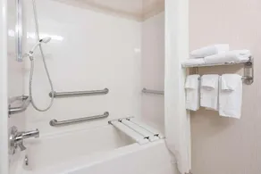 Fargo Airport Inn - Image 4