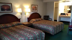 Traveler's Uptown Motel - Image 3