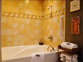 Hidden Garden Cottages & Suites - Image 2