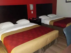 Econo Lodge Vernon - Image 4