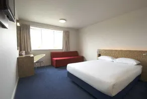 Travelodge Glasgow Braehead - Image 4