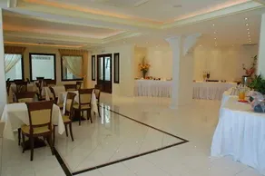 Grand Beach Hotel - Image 4