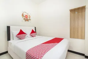 Cozy Residence Syariah  by OYO Rooms - Image 4