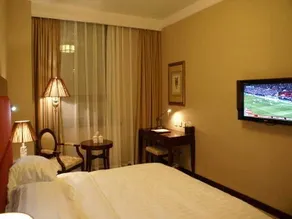 Central Plaza Hotel - Image 1