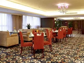 Rich Gate Hotel - Image 2