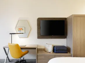 Holiday Inn Express & Suites Huntsville - University Area by IHG - Image 4