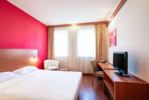 City Hotel Budapest - Image 2