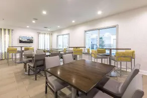 Country Inn & Suites by Radisson Asheville Downtown Tunnel Road - Image 3