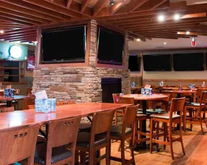 Econo Lodge - Image 3