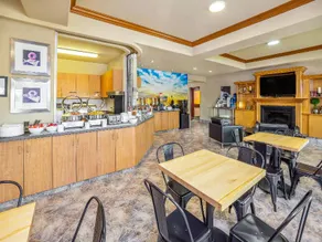 Rimbey Ridge Hotel & Suites - Image 4