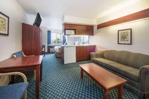 Microtel Inn & Suites by Wyndham Tulsa East - Image 4