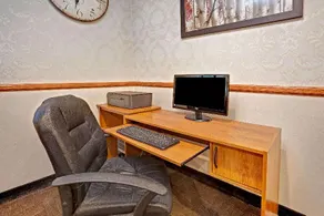 Days Inn & Suites by Wyndham Monroe - Image 2