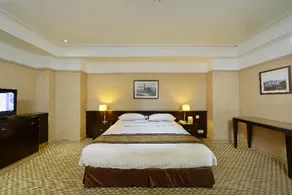 Pacific Regency Hotel Suites - Image 2