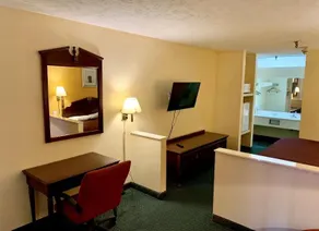 Deluxe Inn & Suites - Image 2
