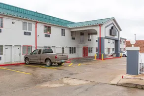 OYO Townhouse Tulsa Airport & Fairgrounds - Image 3