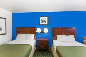 Travelodge by Wyndham Great Bend - Image 4