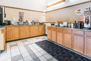 Super 8 by Wyndham Fargo/I-29/West Acres Mall - Image 2