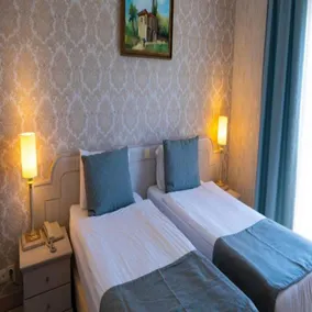 X Life Hotel - Image 4