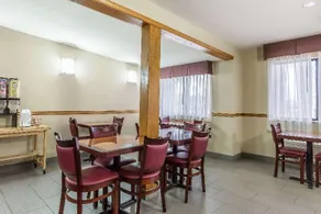 Quality Inn - Image 4