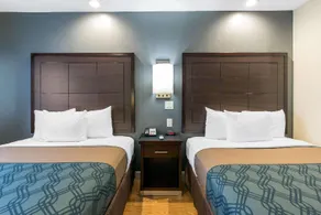 Econo Lodge Inn & Suites Houston Willowbrook - Image 4