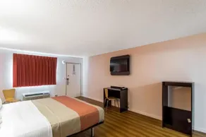 Motel 6 Clinton OK - Image 2