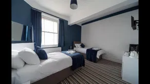 OYO Lord Kitcheners Guest House - Image 4