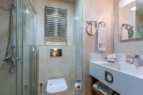 Dies Hotel - Image 2