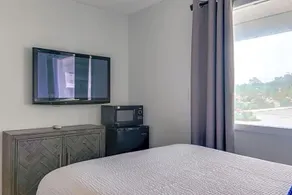 Bedtime Inn & Suites - Image 3