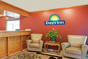 Days Inn & Suites by Wyndham Monroe - Image 3
