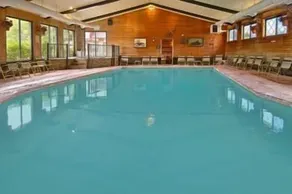 Bavarian Haus Lakefront Inn - Image 5