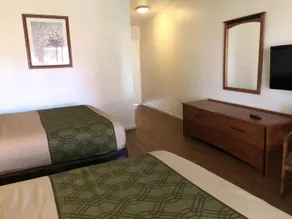 Econo Lodge Inn & Suites Oakland Airport - Image 3