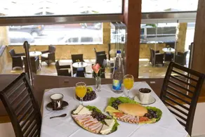 Comfort Hotel - Image 4